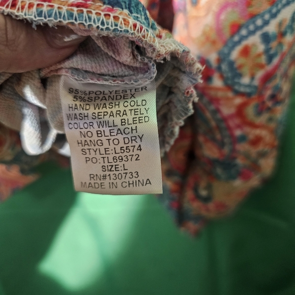 Umgee EUC Large Multicolor Paisley V-Neck Blouse No Stains No Holes - Picture 3 of 7